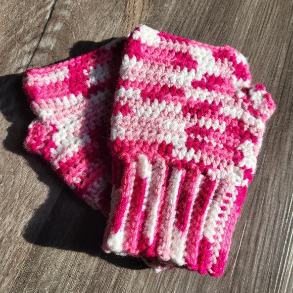 Handmade Crochet Candycane Fingerless Gloves - Picture 8 of 11